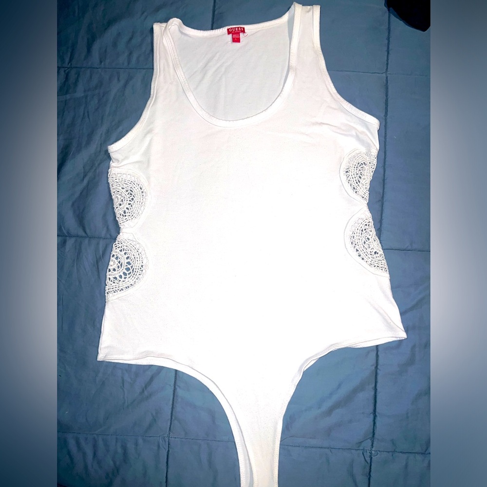 Guess Large White Tank Top Body Suit Crochet 🧶 Pattern on both sides.